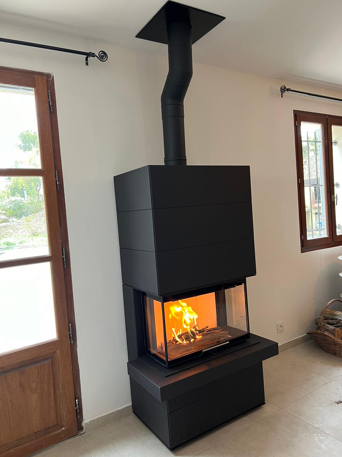 Un intérieur sublimé avec le poêle-cheminée CARA C Acier 03